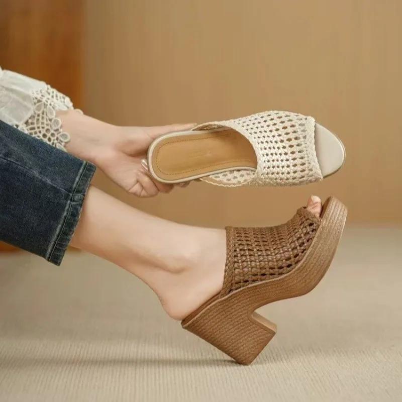 Fashion 2025 Woven Cutout Round Toe Flip Flops Small Platform Platform Heightened Open Toe Women's Slipper