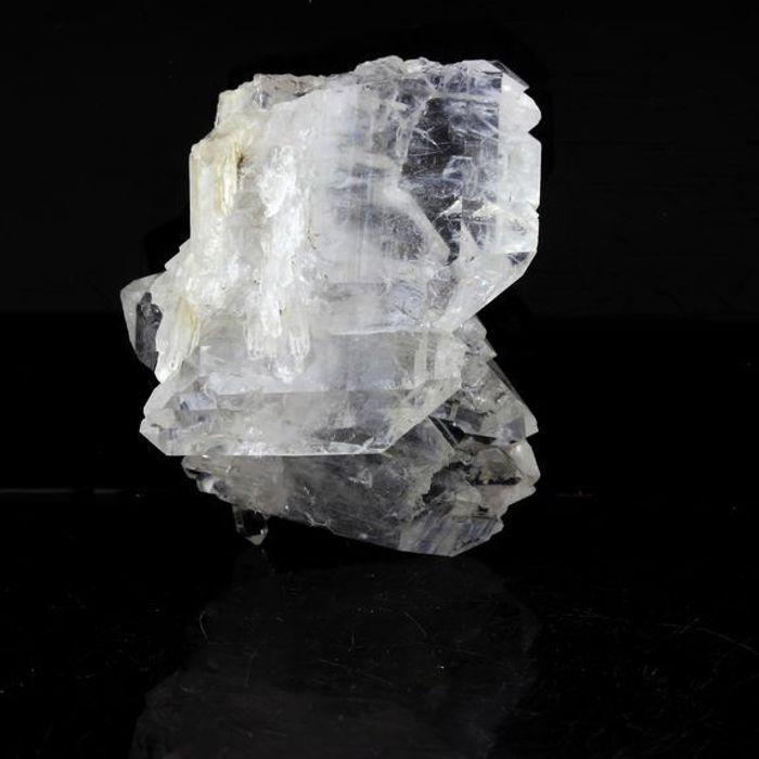 Pierres et Minéraux. Quartz à âme (faden quartz). 81.0 ct. Champ-Laurent, Chambéry, France.