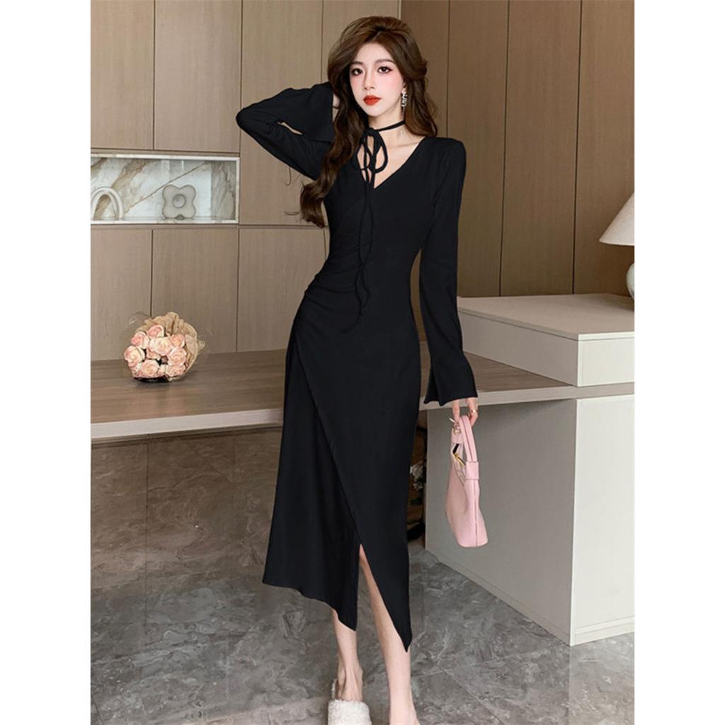 Early Spring Pure and Alluring Sexy V-neck Long-sleeve Dress for Women, Designed and Slimming, Inner Layer with a Hip-hugging Long Dress
