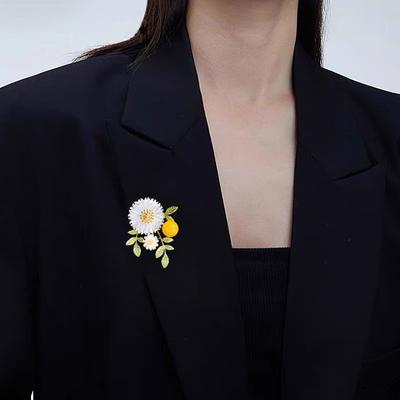 Malá květinová brož Daisy Ženy Oblečení Kabát Šperky Party doplňky Dárek