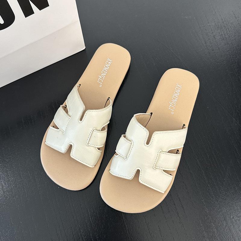 Fairy summer breeze with new slippers, female wearing beach skirt one-word flat sandals