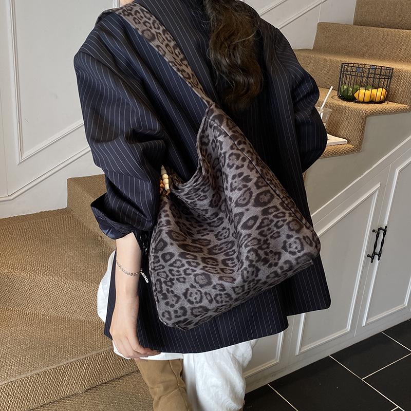 Leopard Print Suede Women's Bag - Autumn/Winter Large Capacity Retro Shoulder Bag, Trendy & Popular for Commuting.