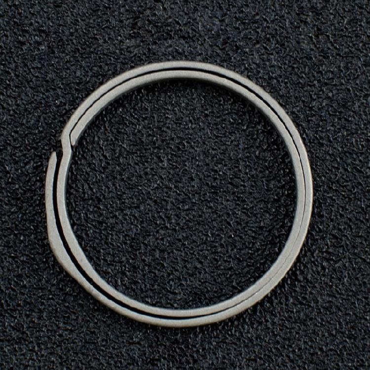 Stylové kulaté dělené kroužky na klíče pro klíčenky Karabina ze slitiny titanu Kroužky na klíčenky