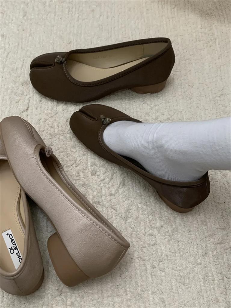 Fashion Women's Flat Bottom Pig Foot Shoes Spring New Style 2025 Split Toe Korean Version Horse Hoof Single Shoes Casual Loafers