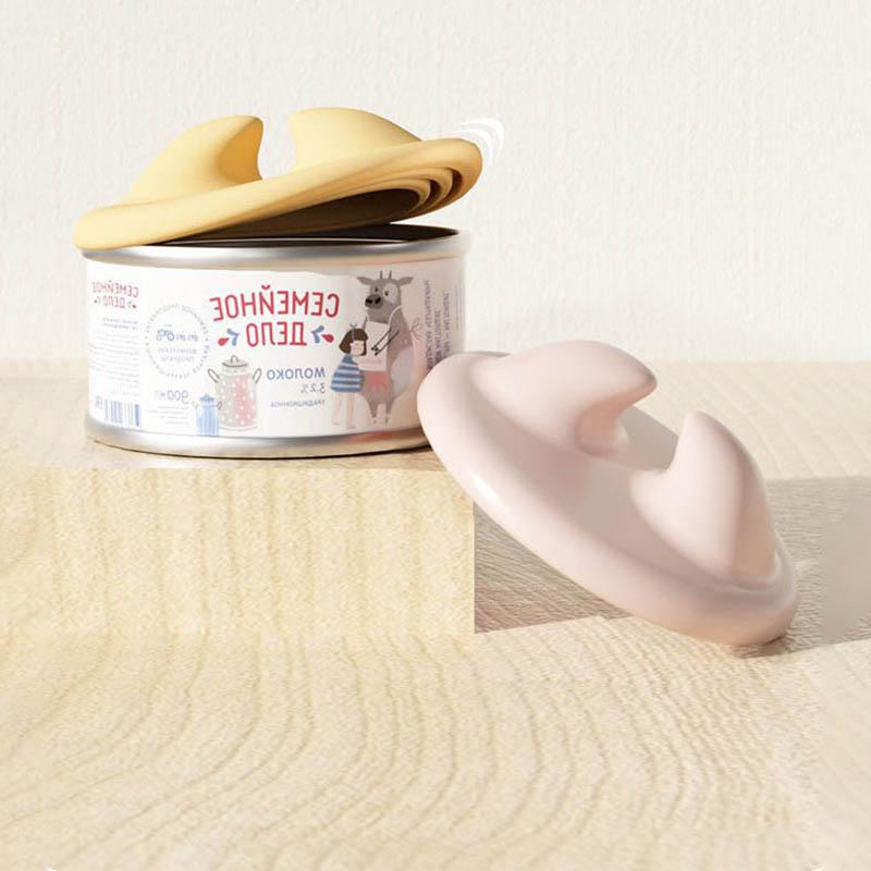 Multifunctional pet feeding spoon fresh-keeping sealed lid can opener wet food feeding spoon silicone pet can sealed lid