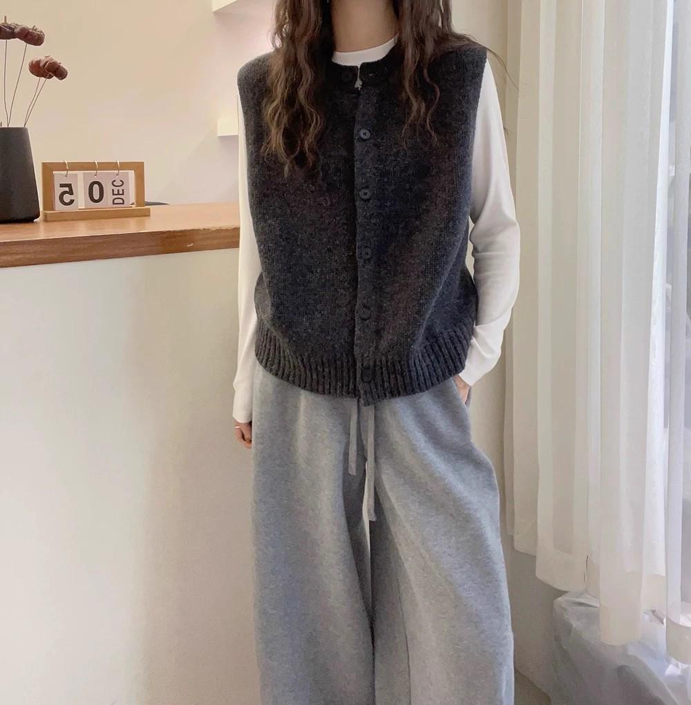 Women's Gray Wool Round Neck Cardigan Vest - 100% Wool, Perfect for Autumn/Winter Layering