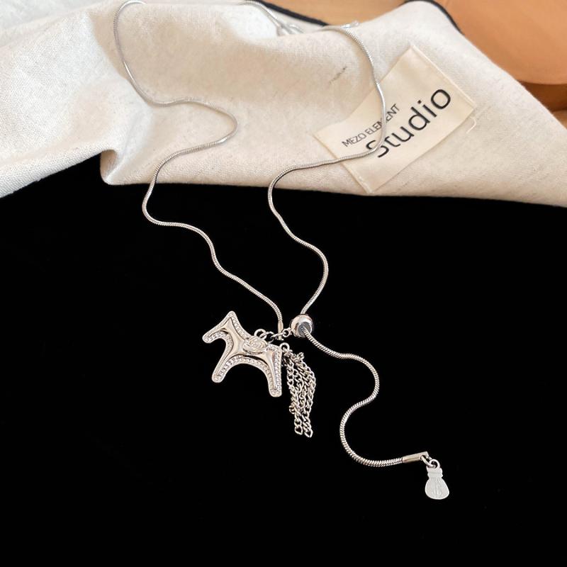 Fashion Simple Pulling Pony Pendant Necklace Versatile Metal Sweater Chain Pendant Necklace Jewelry Accessories Gifts