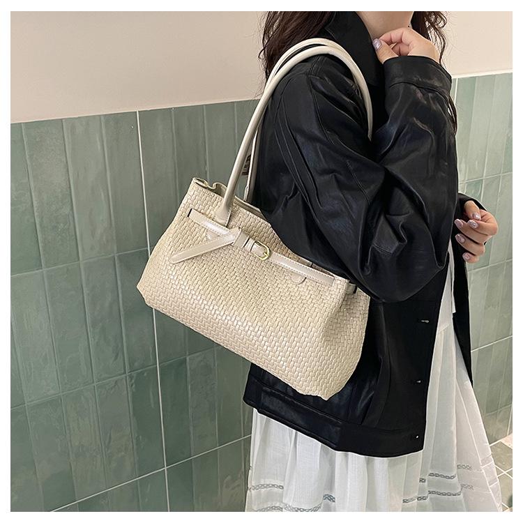 Korean Style High-End Woven Tote Bag: Trendy, Versatile, Large Capacity Shoulder Bag for Women 2026