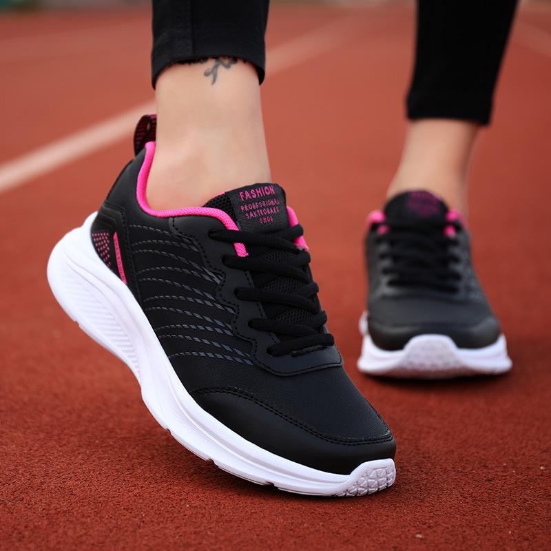 Spring and Autumn new shoes, sports shoes, leather black non-slip waterproof shoes, soft-soled shoes