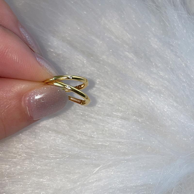 Модные серьги-кольца с прожилками, нишевый дизайн, серьги с чувством зрелости, женские серьги-пряжки в стиле холодного ветра, элегантные простые легкие минималистичные серьги-кольца