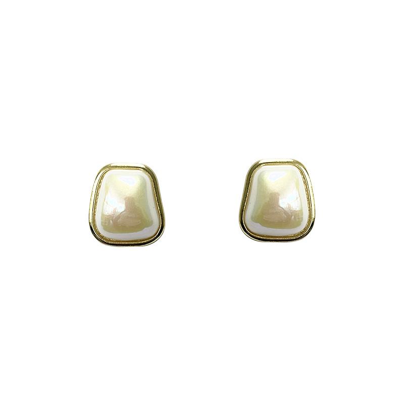 Elegant Geometric Pearl Earrings: High-End French Cube Design with 925 Silver Needle. Perfect for Fashionable Women.