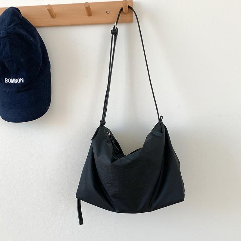 

2025 Korean Style Simple Light Nylon Crossbody Bag Women All-match Personality Large-capacity Small-square чорний