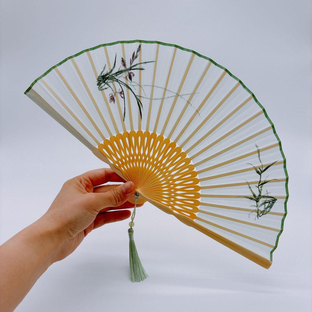 Hanfu Faltfächer im antiken Stil: Neuer chinesischer Design-Tanzfächer für Damen