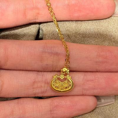 Goldene Lotus Friedensschloss Halskette für Damen - Herbst/Winter Retro Anhänger, Leichte Luxus Pulloverkette