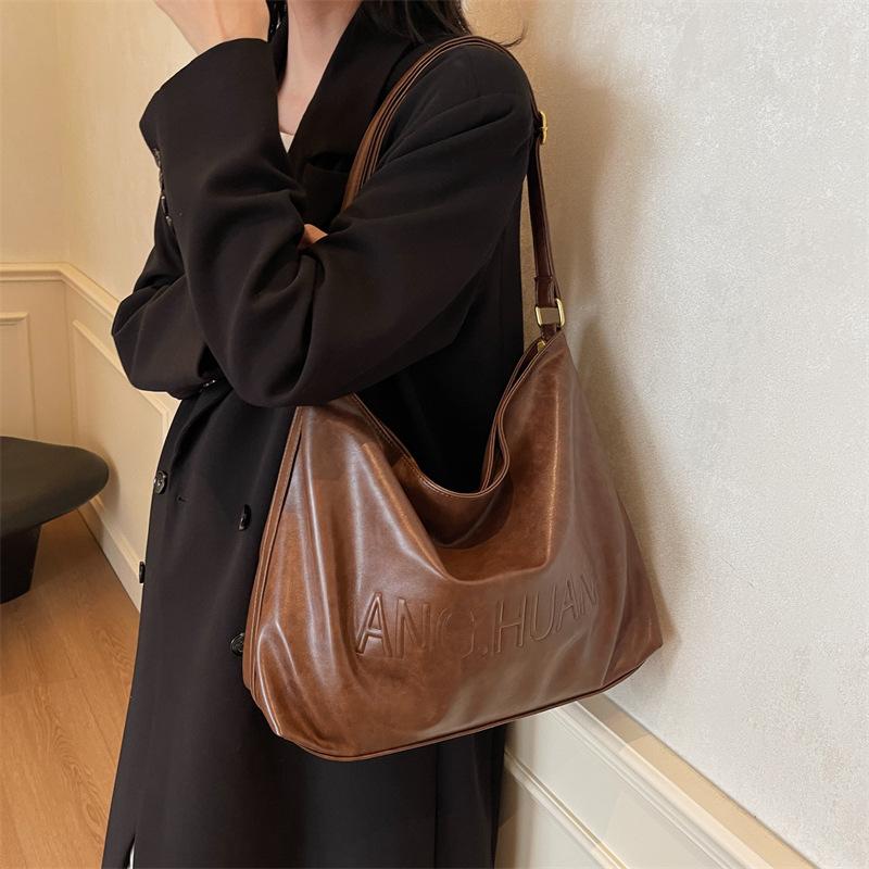 

Женская сумка-тоут 2025 новая большая вместительная сумка-рюкзак для поездок на работу, на цепочке, через плечо, сумка-мессенджер, ретро премиум рюкзак 40*12*29 коричневый