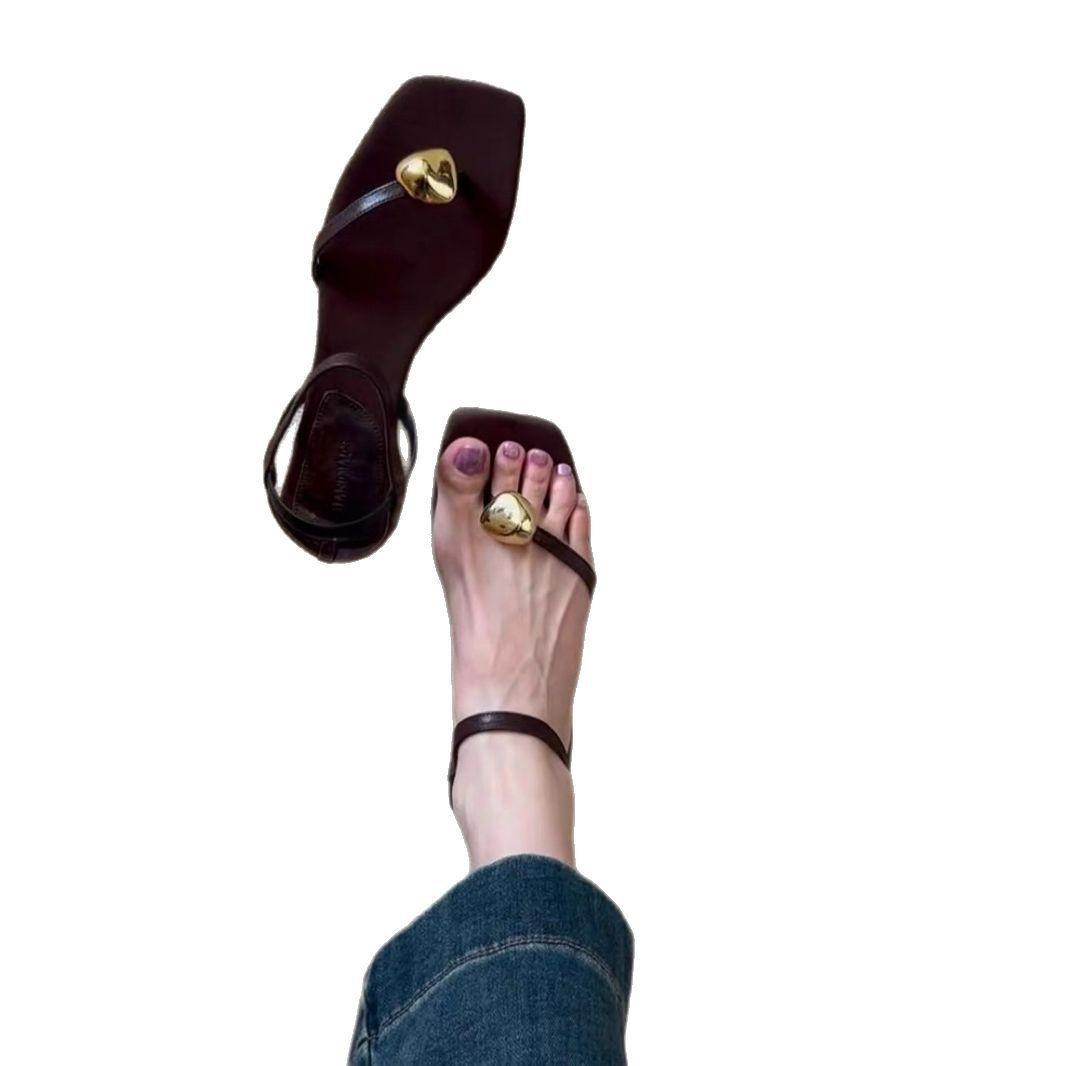 

Sheep pattern version~ French temperament square head low heel metal buckle toe sandals fashionable and simple word with open toe sandals 40