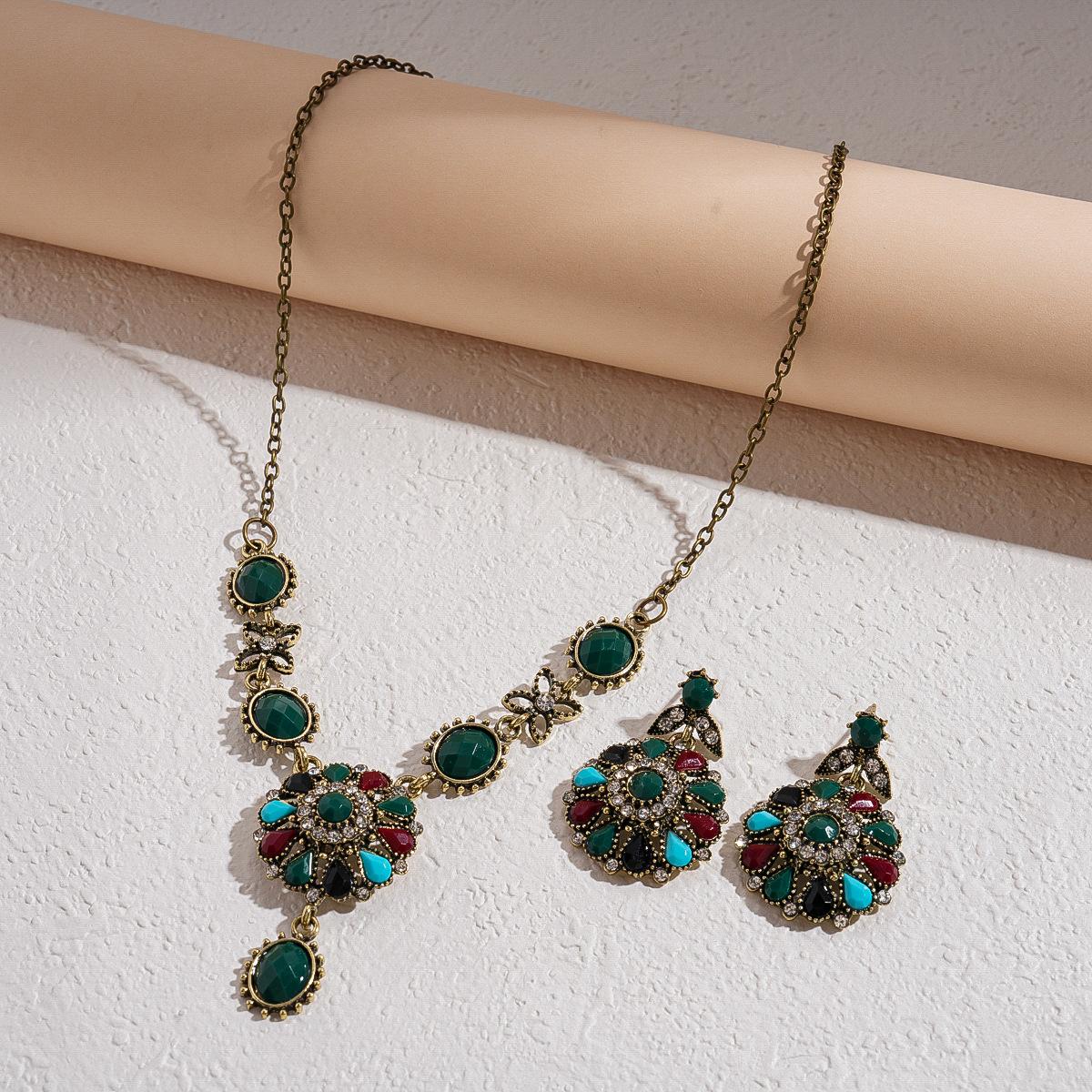 2-piece set of diamond-encrusted round flower water drop stud earrings necklace, court style environmentally friendly light luxury necklace