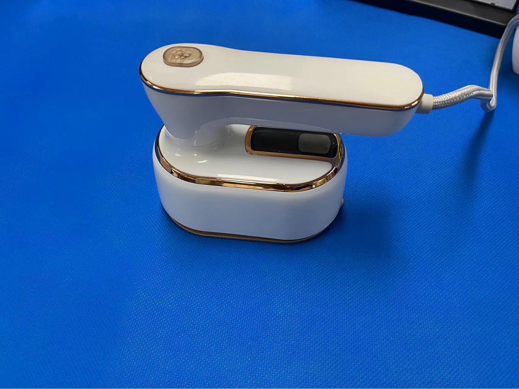 

Портативный электрический паровой утюг: Мини-конструкция Cross-Border Rotary для быстрой и легкой глажки. British regulatory белый