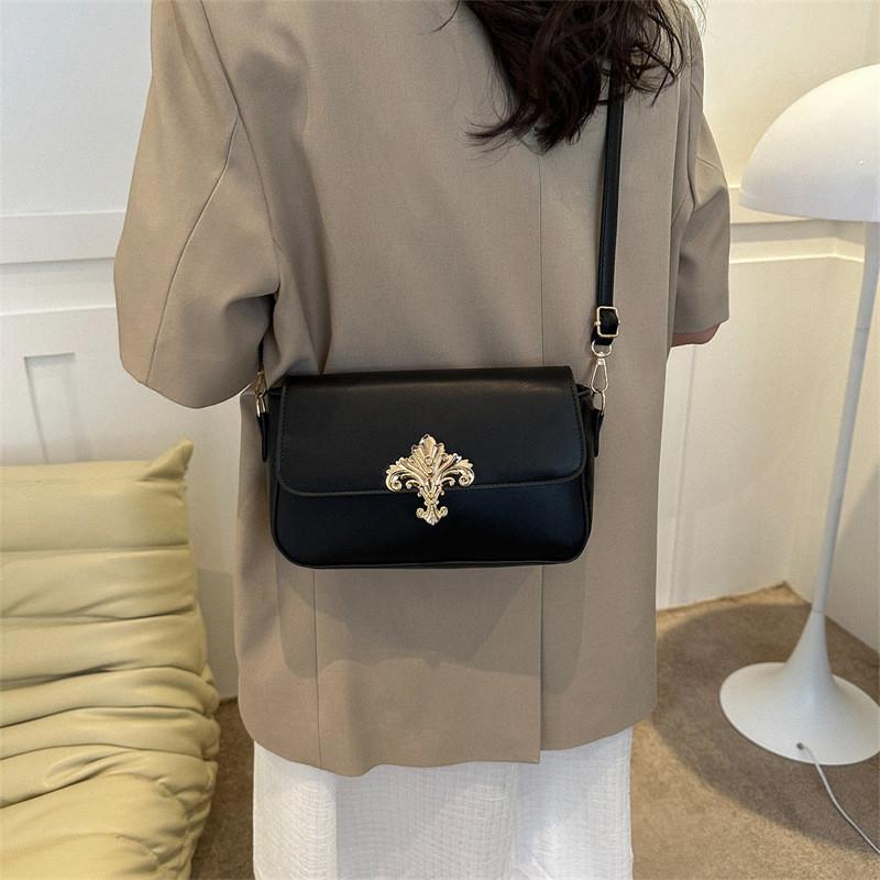 Stylish Women's Shoulder Bag Trendy And Casual Square Bag For Daily Use
