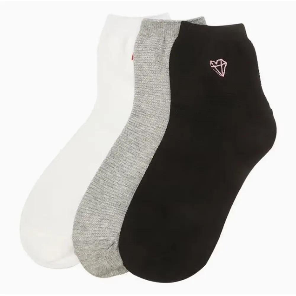 Women's Petit Diamond Embroidered Mid-calf Socks 3-Piece Set JASS6E102 BK