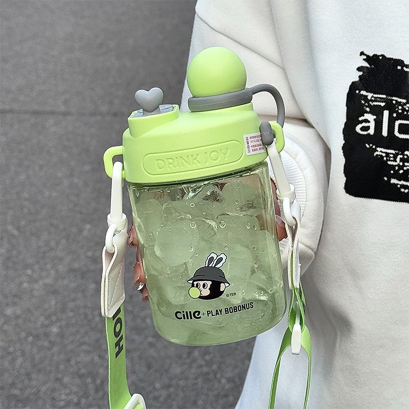 

Потягивай и улыбайся Обезьянка Кроссбоди Соломенная Бутылка для Воды для Детей - Двойное Удобство Питья 560ml