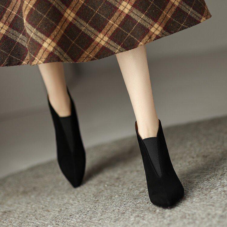 Pointed thin heel matte deep mouth short boots women's autumn and winter new V-mouth high heel and ankle boots rear zipper fashion boots