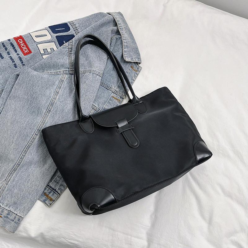 

Trendy And Functional Large Shoulder Bag For Students And Professionals Ideal For Everyday Use чёрный