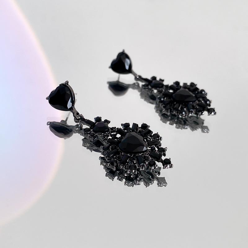 Kolczyki serca z cyrkoniami dla kobiet Modne czarne wiszące kolczyki Eleganckie i w stylu vintage Prezent na imprezę