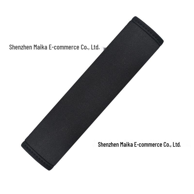 

Рельефная накладка на плечо ремня безопасности с ромбовидным узором: Удобный, дышащий чехол-протектор для автомобиля