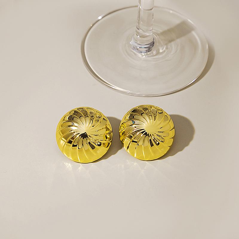 Retro Geometric Metal Stud Earrings, Simple Wave Texture Hong Kong Style Earrings, Niche High-End Square Earrings.