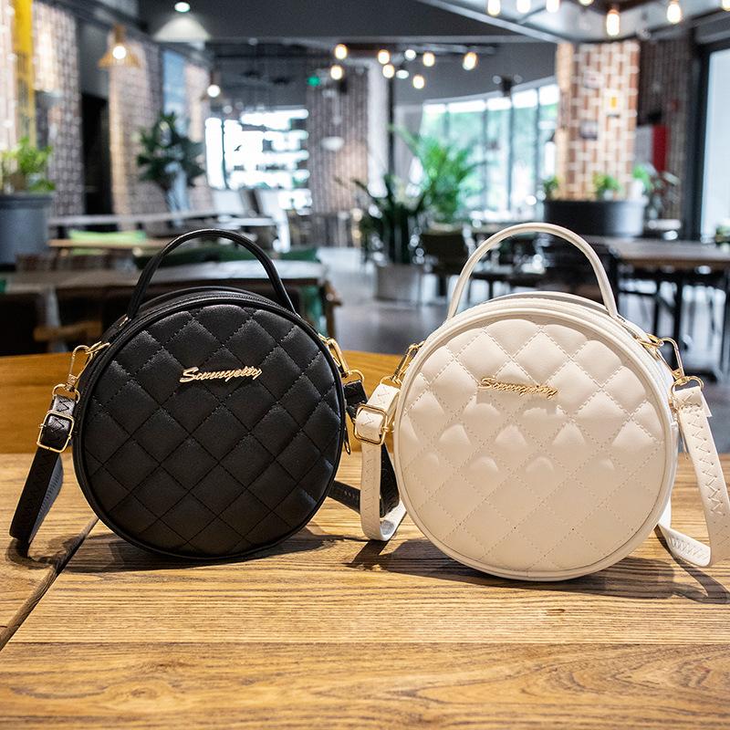 Tianjingeerlishangmaoyouxiangongsi Women's White Retro Small Round Bag Bag Embroidered Messenger Bag