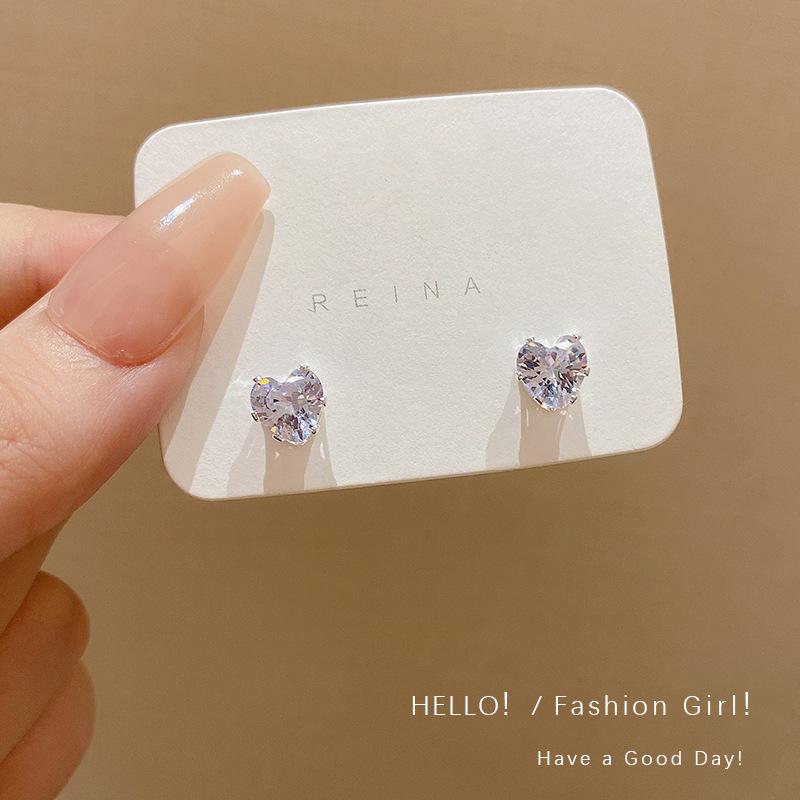 

Simple Sweet Super Sparkling Micro-inlaid Zircon Heart Shape Stud Earrings for Women Fashion Temperament Commuting Zircon Gift
