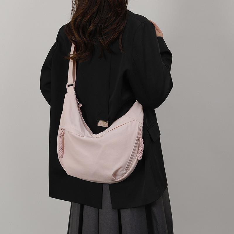 Large capacity dumpling bag Korean version literary shoulder bag new commuter women fashion casual versatile messenger bag