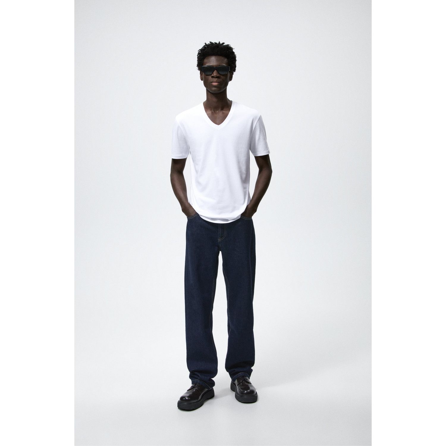 

BASIC SLIM FIT T-SHIRT WITH V-NECK
