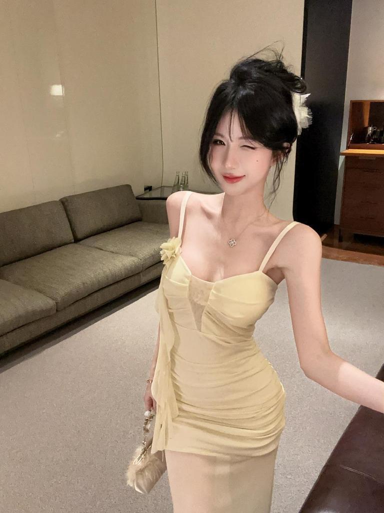 Elegant Low-Cut Spaghetti Strap Mesh Tassel Bodycon Evening Gown