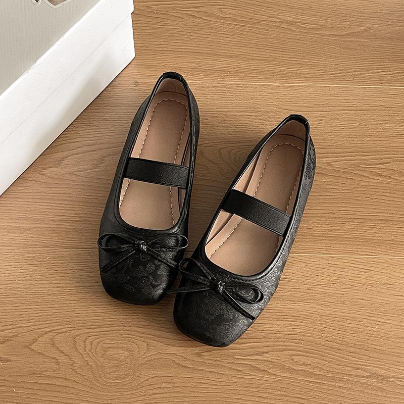 Retro French shallow mouth flat sole shoes women's 2025 new fashion summer ballet style with skirt Mary Jane women's shoes