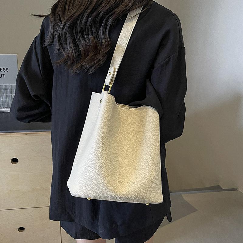 Commuter Bucket Bag Women's New Large-capacity Simple Shoulder Bag Fashionable High-end Messenger Bag