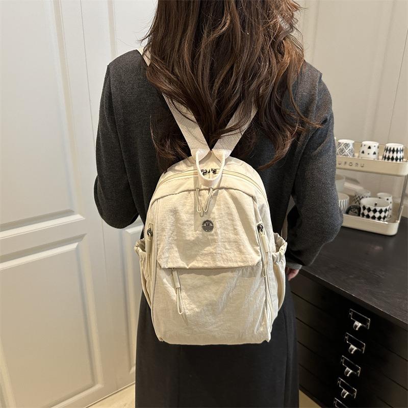New multi-functional solid color simple women's backpack fashionable, lightweight and versatile daily outdoor small backpack women