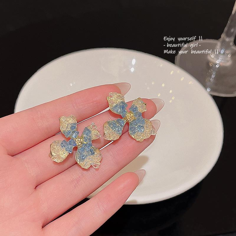 

Korean irregular stud earrings niche design high sense earrings gradual change color crystal flower light luxury earrings синий