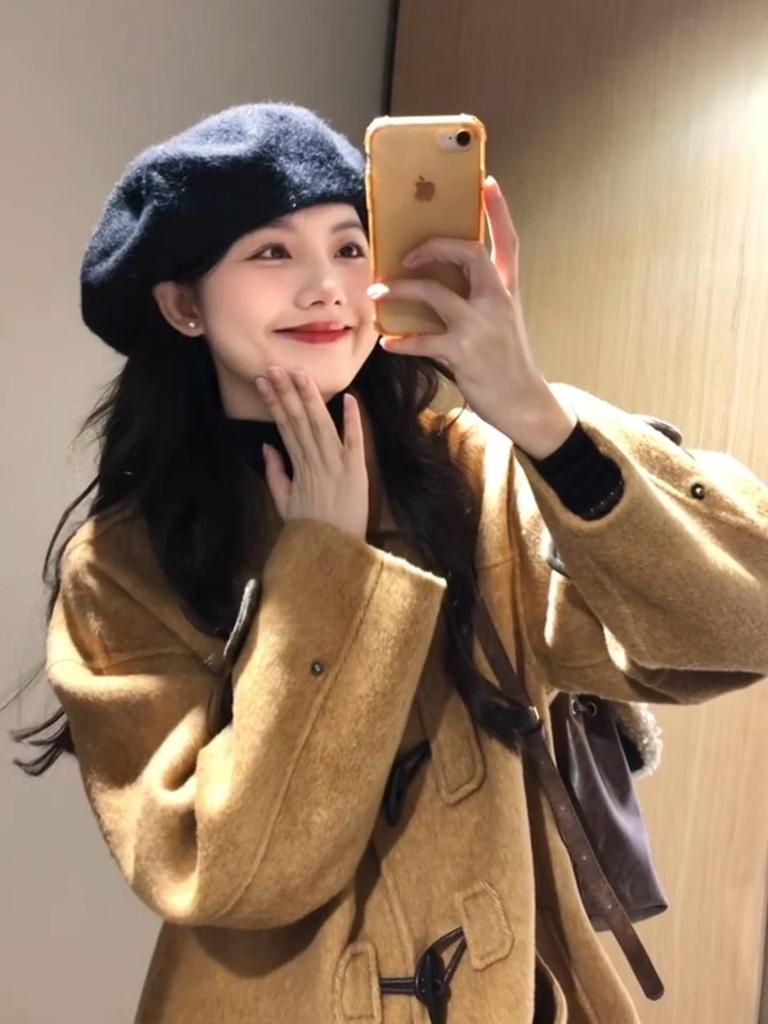 Petite 2025 Korean Autumn Wool Coat: Elegant Hepburn Style, Popular High-End Women's Outerwear.