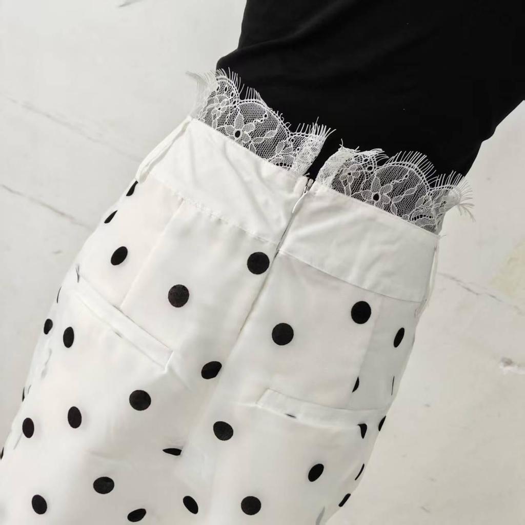 Summer 2025 Song Yi Black Slim-Fit T-Shirt & White Polka Dot Skirt Set