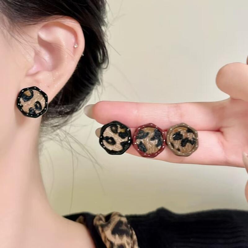 2026 Fashion Leopard Print Round Stud Earrings for Women Girl Exquisite Compact Small Earrings Daily Commute Jewelry Accessories