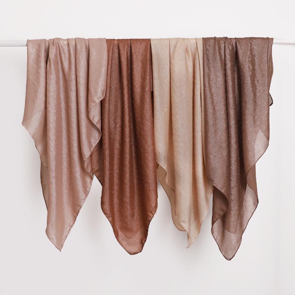 Malaysischer Quadratschal, Satin-Seidenschal, Gypsy Hot Diamond Indonesischer Paketschal