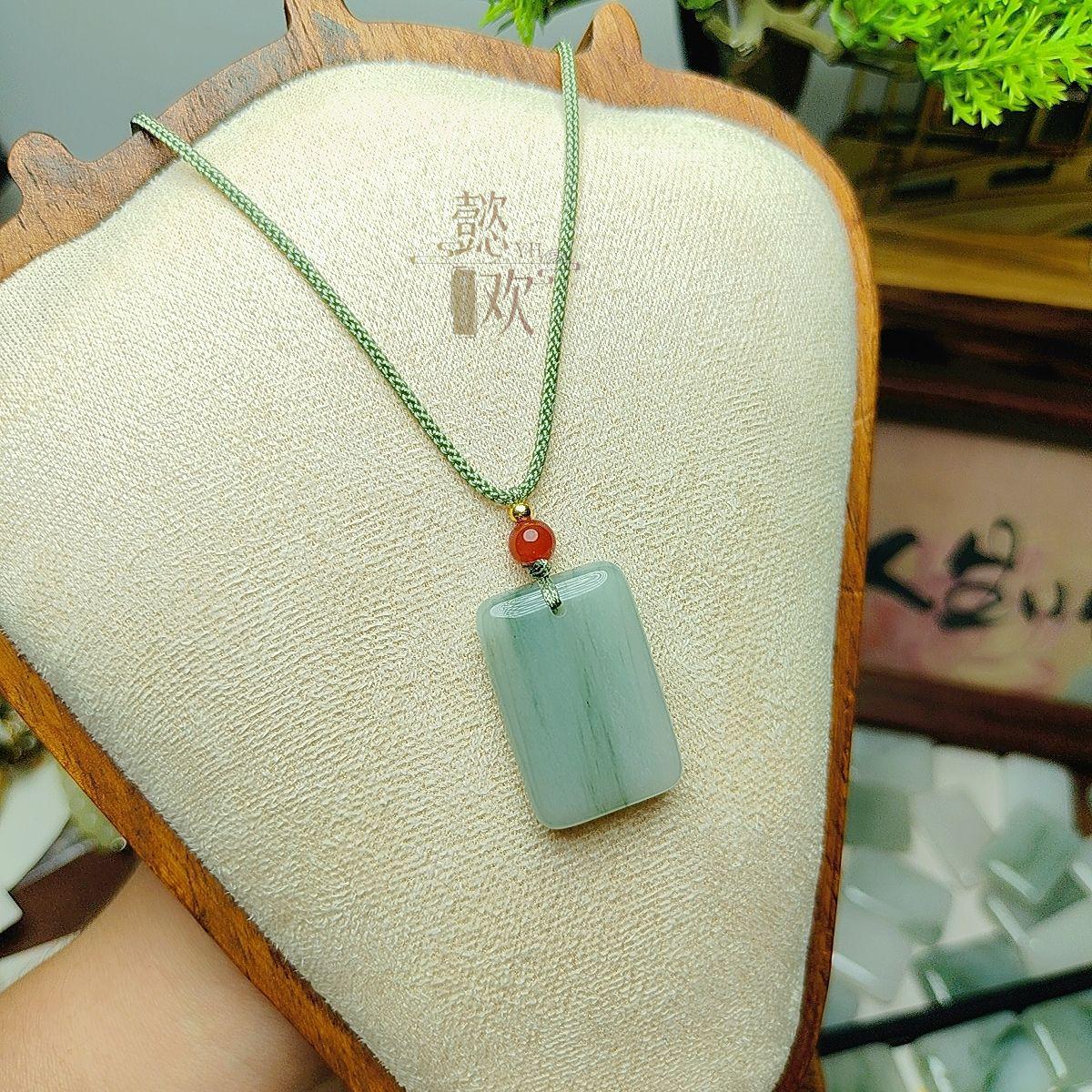 Кулон-ожерелье с пряжкой-оберегом из нефрита Тяньшань - Дизайн со звездой