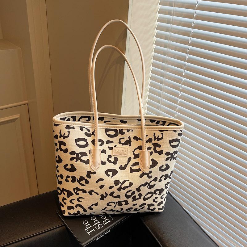 Bag women's large-capacity new summer versatile leisure shoulder college student class commuting tote bag