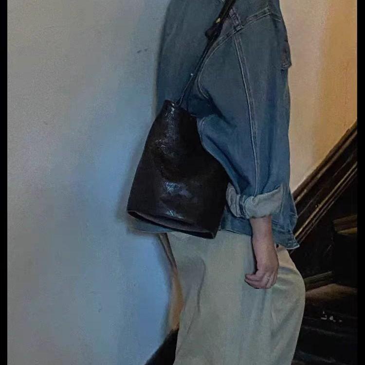 Retro Fashion Literary Soft Leather Bucket Tote Bag Niche Commuting Going Out Daily Shopping Large Capacity Underarm Bag