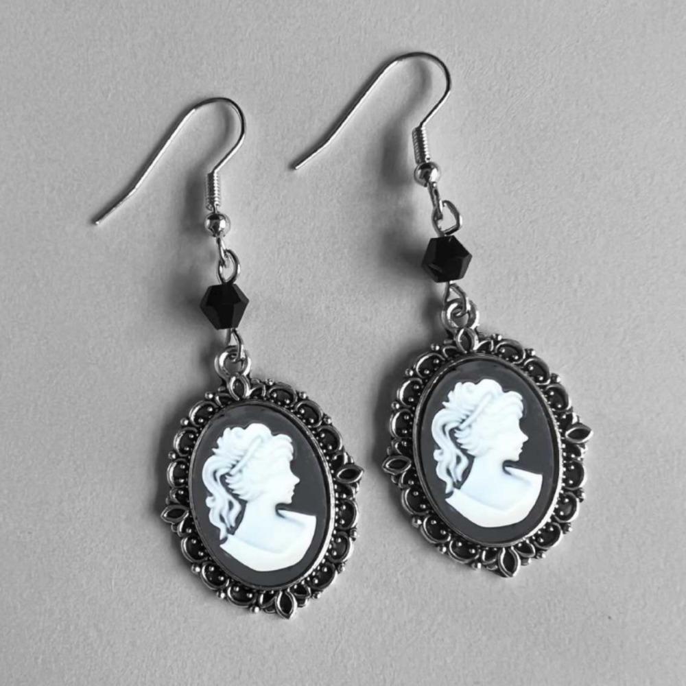 Gothic Retro Oval Filigree Frame Cameo Lady Profile Dangle Earrings for Women Victorian Drop Earring Jewelry Party Wedding Gift