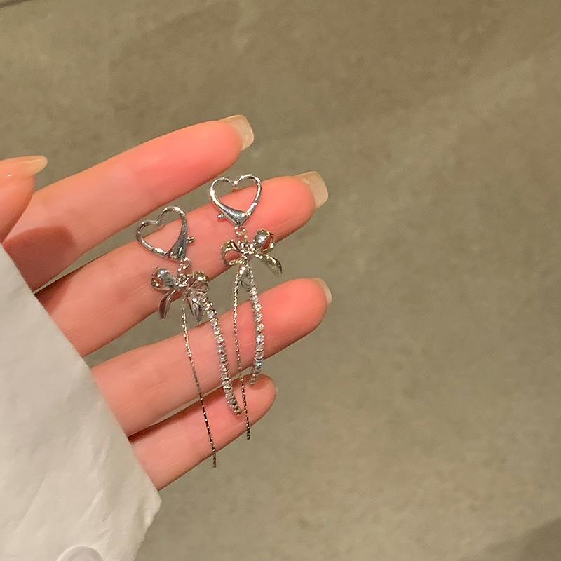 Rhinestone Butterfly Tassel Asymmetrical Earrings – Elegant Minimalist Light Luxury Design