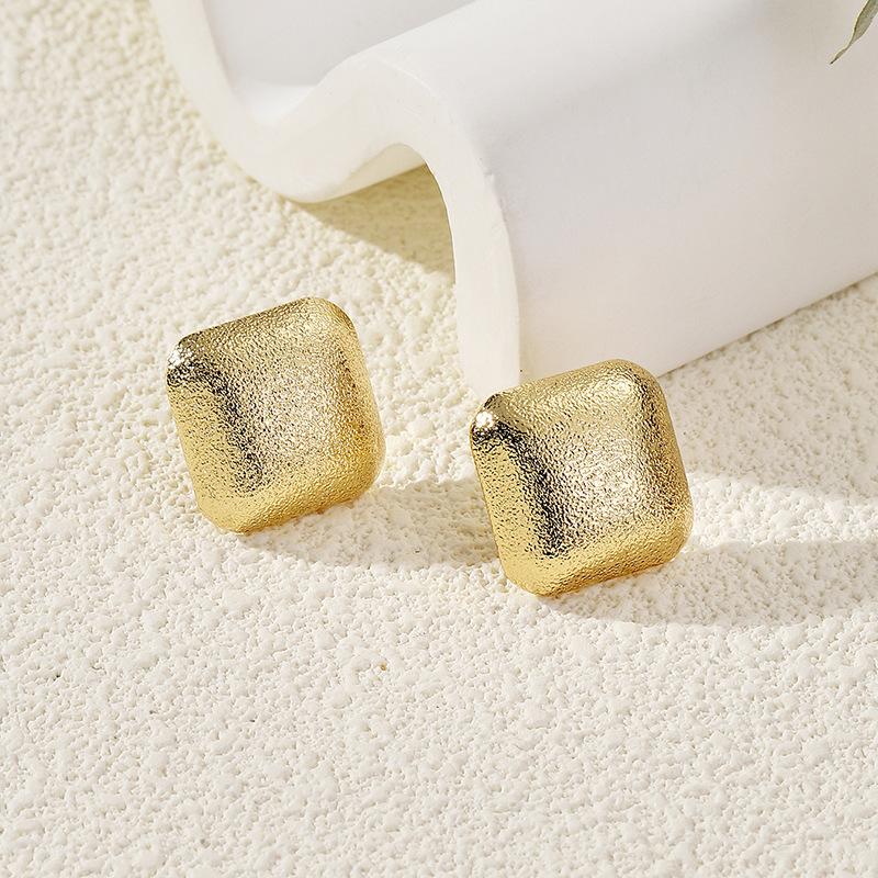 European and American jewelry ins niche design sense heavy industry metal stud earrings fashionable gold light luxury versatile earrings