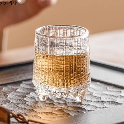 Tasse à trois pieds en verre transparent, tasse créative de petite capacité pour Baijiu, tasse à vin étrangère, tasses à thé, ustensiles de boisson irréguliers